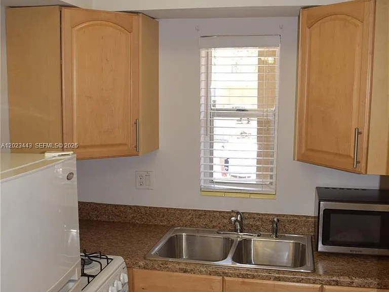125 Edgewater Dr #7 — Photo 5