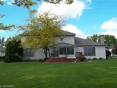 2nd image of 1204 Corsham Cir