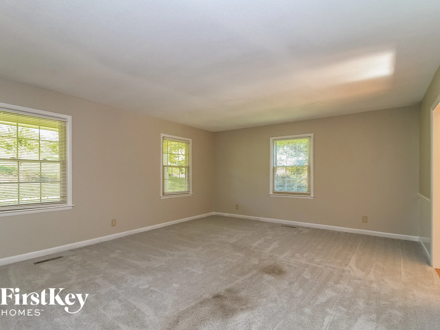 4 bed, 2.5 bath, 2498 sqft, $2,560 — Photo 4
