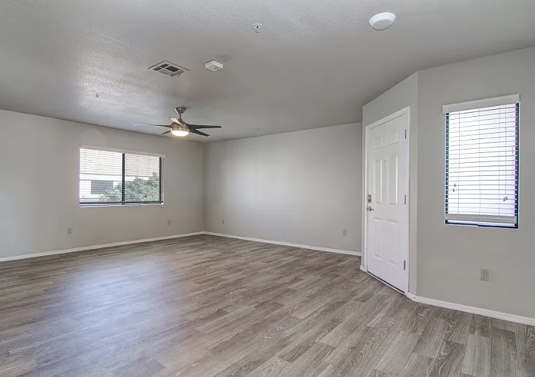36 E Vaughn Ave — Photo 26