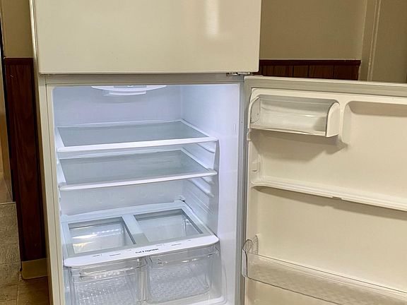 5th image of 1042 N State St APT 2