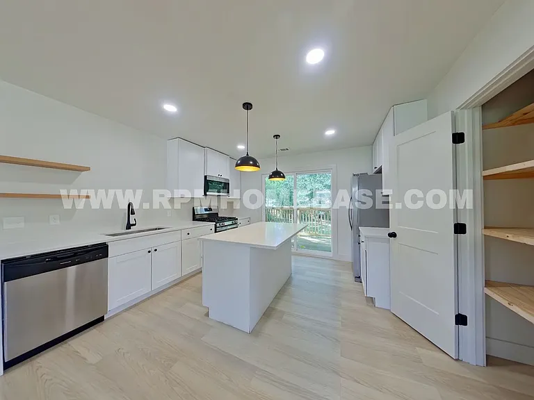 506 Forrest Ct — Photo 4