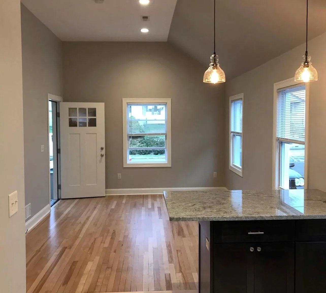2 bed, 1100 sqft, $2,500 — Photo 3