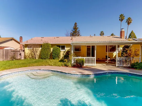 2338 Sundance St, Santa Rosa, CA 95403