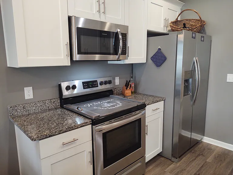 1404 Kinsley Ct NE — Photo 9