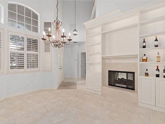 4th image of 1267 Glencrest Dr