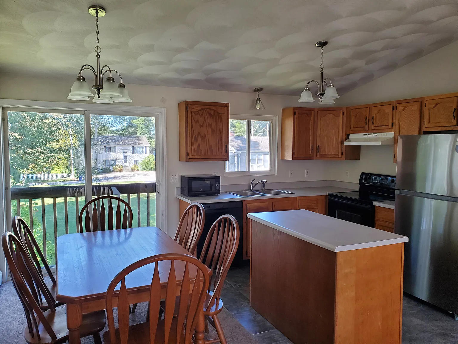 4 bed, 1500 sqft, $2,800 — Photo 2