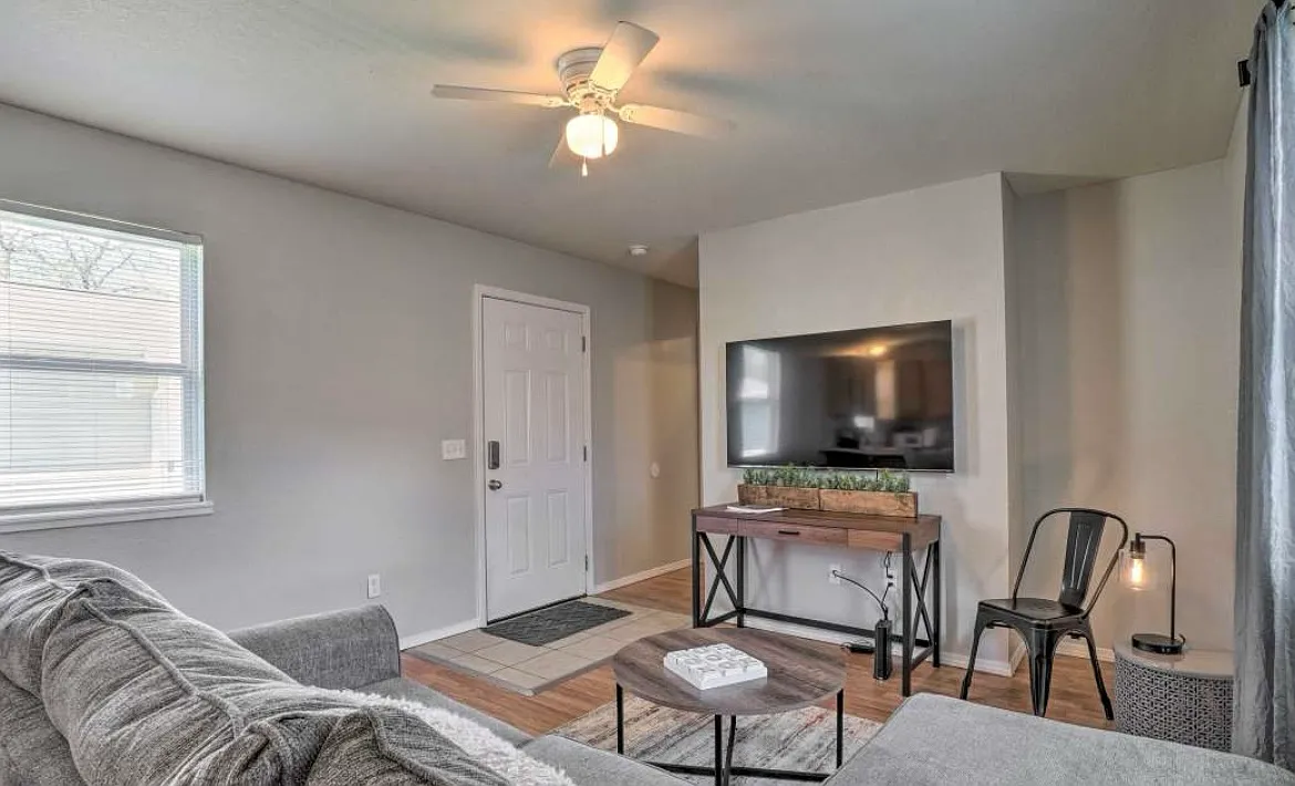2 bed, 1.5 bath, 893 sqft, $1,850 — Photo 4