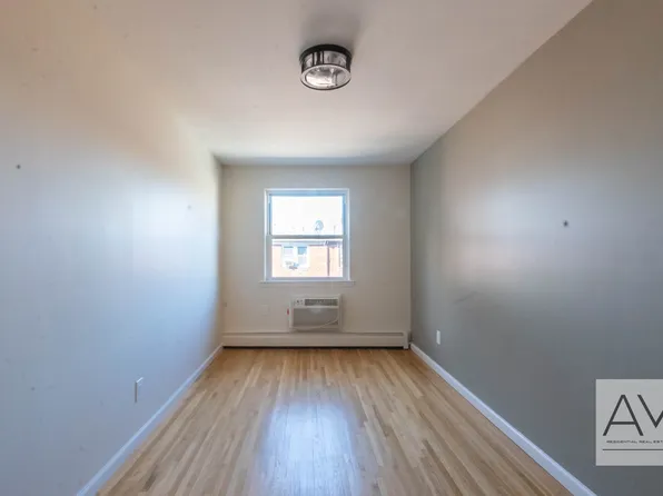 1804 East 18th Street A image 3 of 7