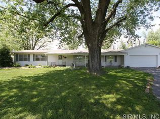 8204 Montclaire Ave, Brighton, IL 62012