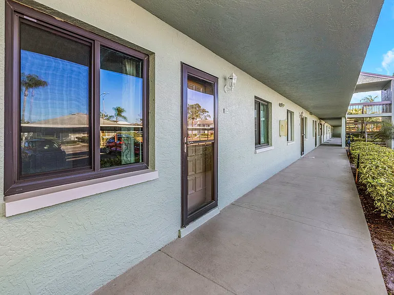 122 Caryl Way — Photo 2