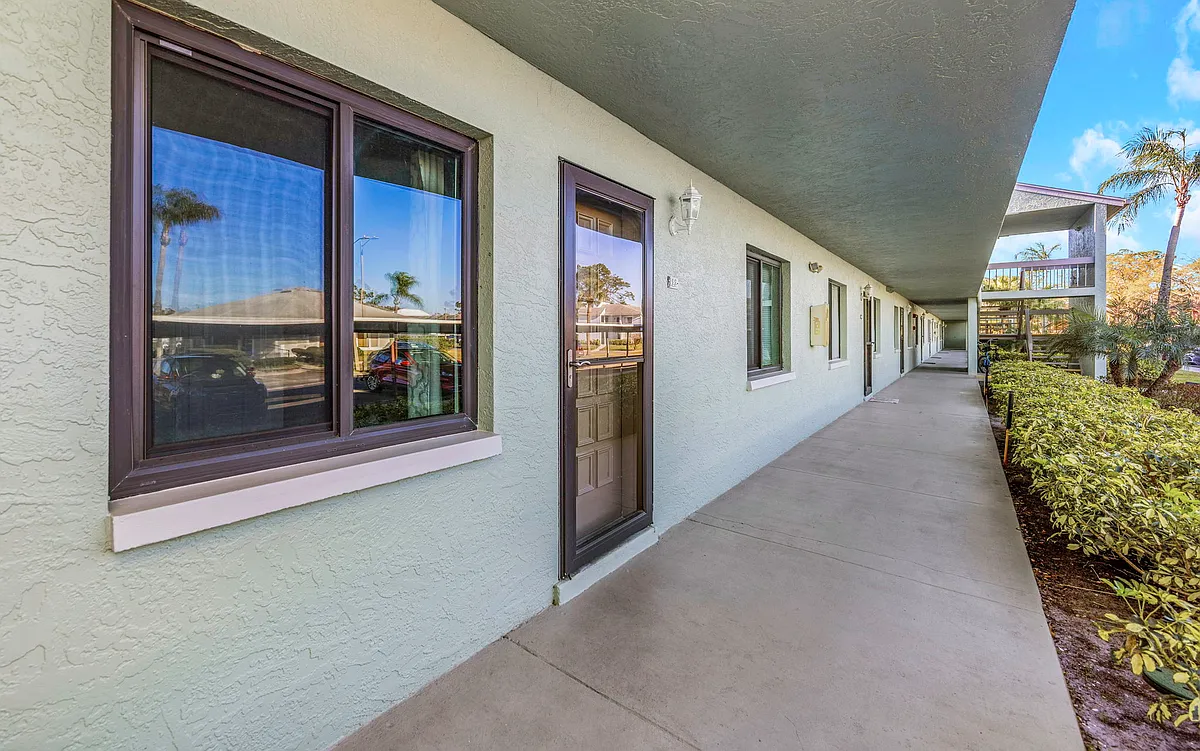 Building Photo - 122 Caryl Way