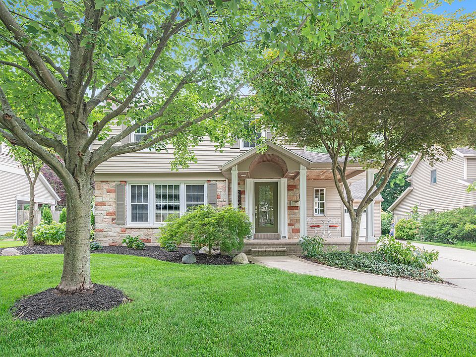 1st image of 2332 Oakwood Dr SE