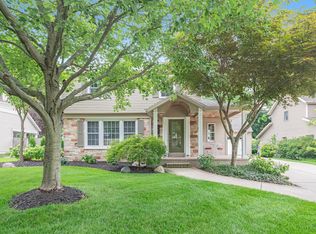 2332 Oakwood Dr SE, East Grand Rapids, MI