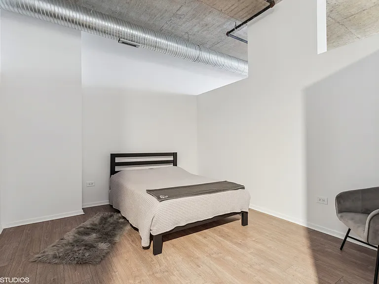 849 N Franklin St — Photo 5