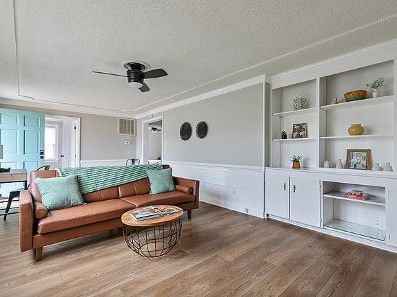 4th image of 304 Sunset Cir