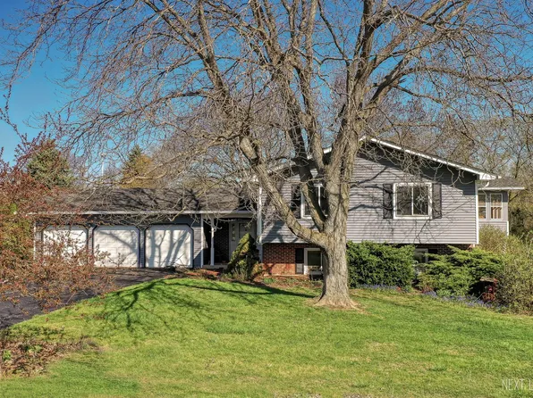 36W856 Middlecreek Ln, St Charles, IL 60175