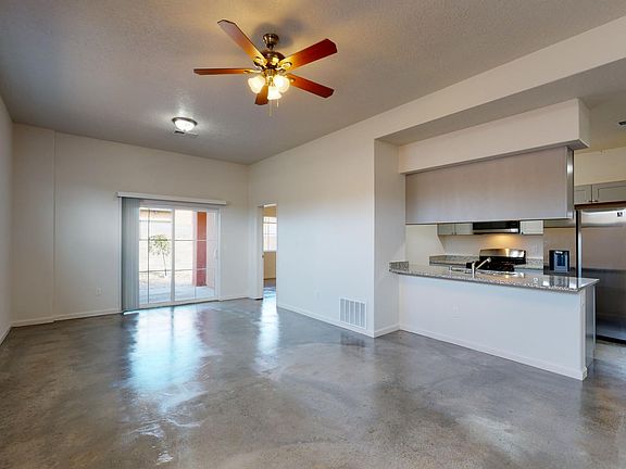 Huge great room with 10' ceilings