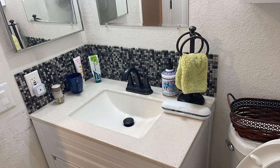 1st image of 14715 NE 31st St APT 4B