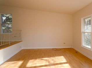 1397 N King George Ct, Palatine, IL 60067