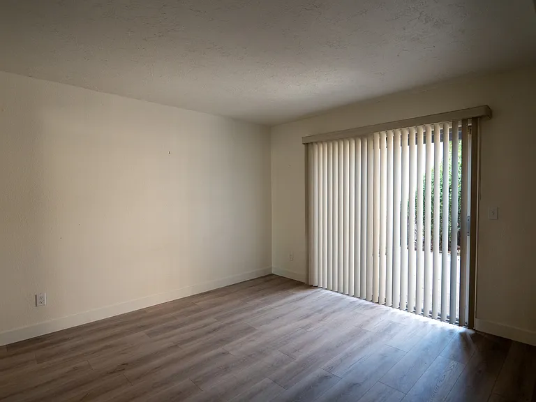 558 N Dodge Blvd — Photo 18
