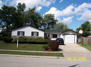 8906 Sandra Ln, Hickory Hills, IL