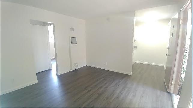 2nd image of 627 De La Vina St APT 2