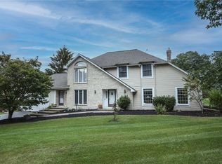 8 Park View Dr, Pittsford, NY 14534
