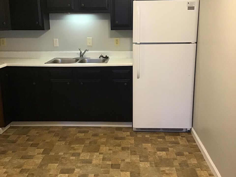 2nd image of 609 Red Bud Trl N APT 3