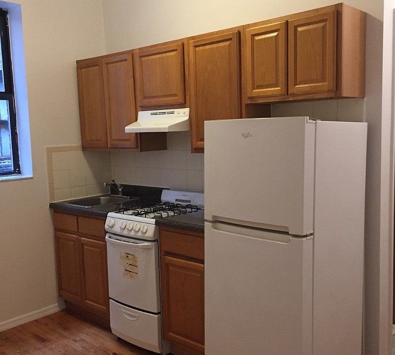 1st image of 122 Saint Marks Pl APT 14