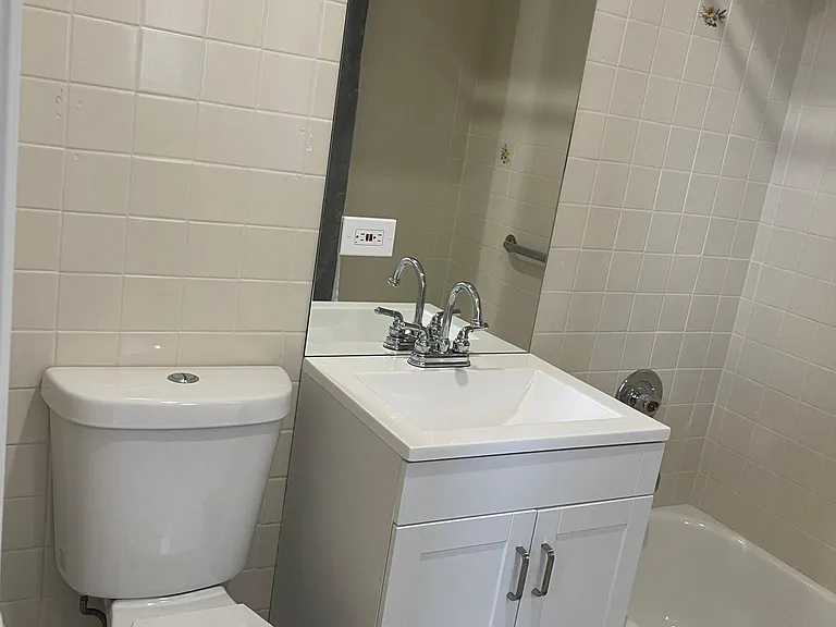 313 N Wolf Rd — Photo 34