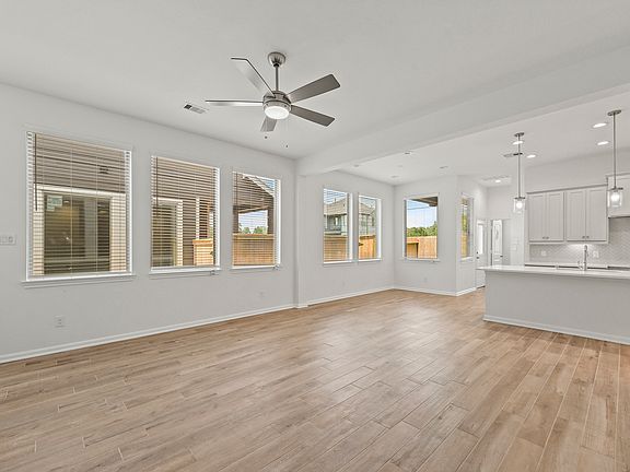 4th image of 635 Silver Pear Ct