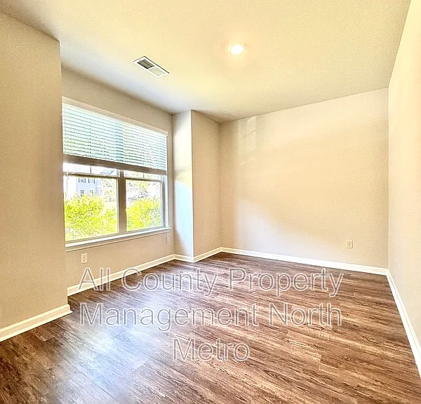 212 Creek View Pl — Photo 6