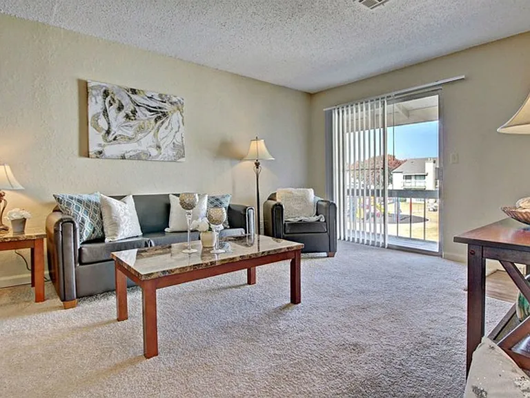 Woodland HIlls Apartments — Photo 47
