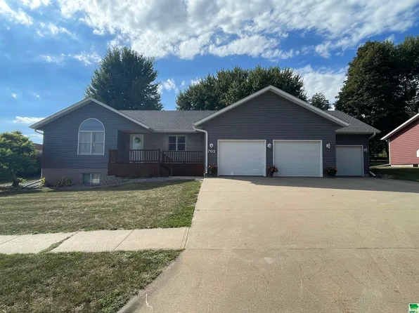 702 Lincoln Ave SE, Orange City, IA 51041
