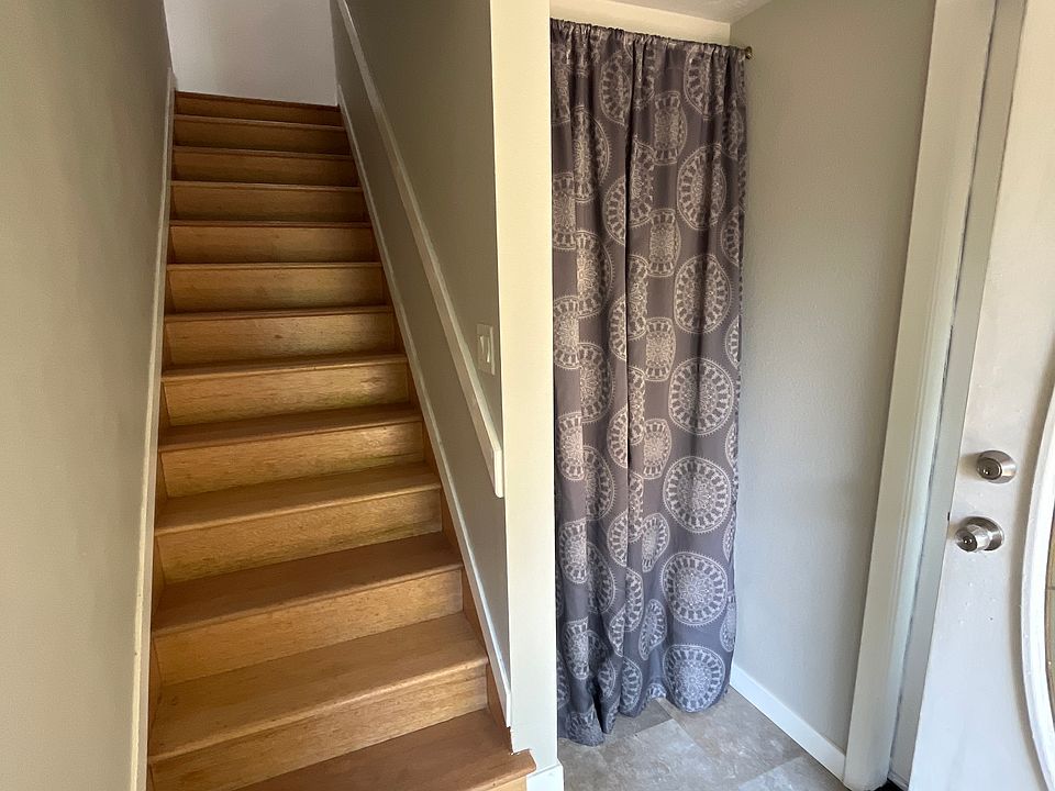 Upstairs Unit Entry & Laundry