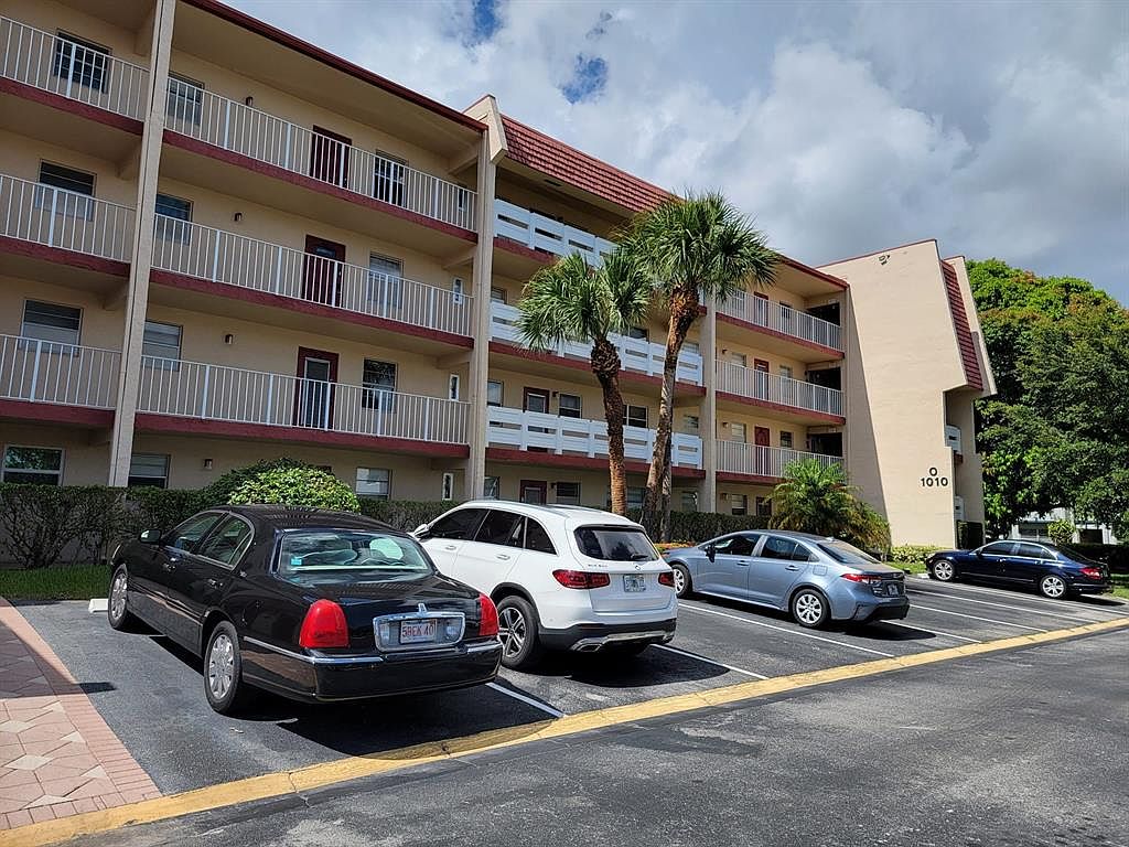 1010 Country Club Dr #306