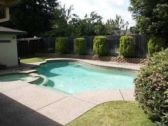 2nd image of 1927 Larkin Dr