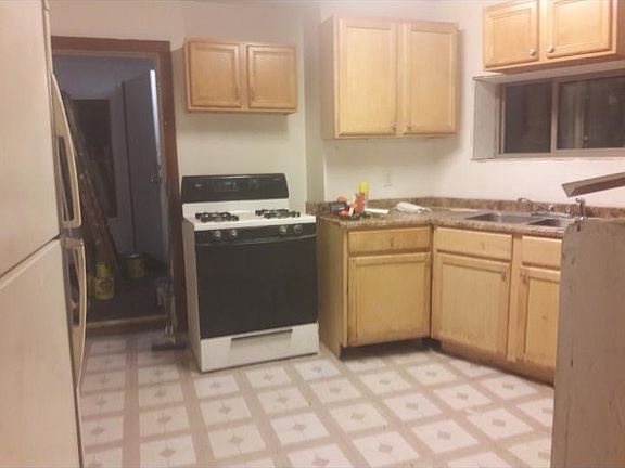4th image of 4900 Parkview Dr