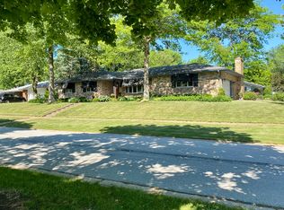 533 S Meadow Ln, Peotone, IL 60468
