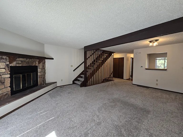 570 Manor Ct #B — Photo 9
