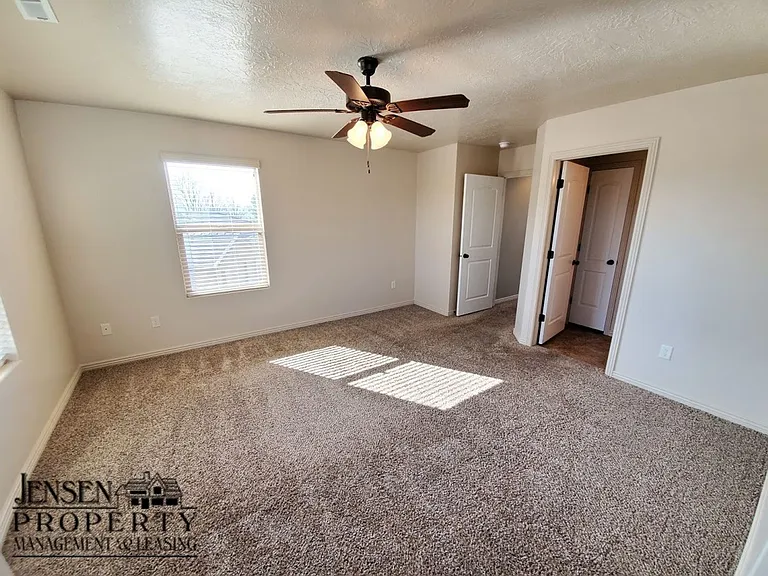 671 N Bluffview Cir — Photo 30