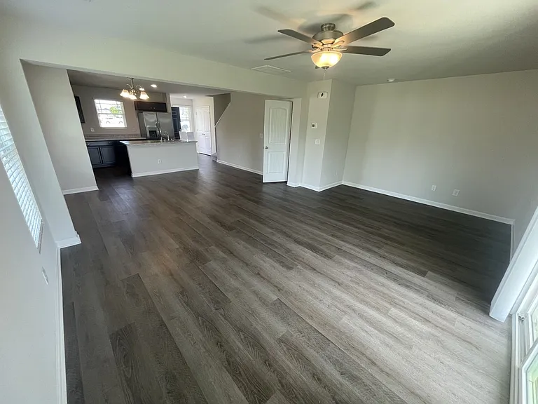 1100 Peony Ln — Photo 5