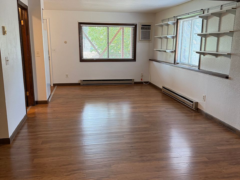 1st image of 941 S Main St #1/2