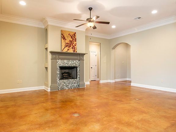 5th image of 138 Sugarcreek Dr