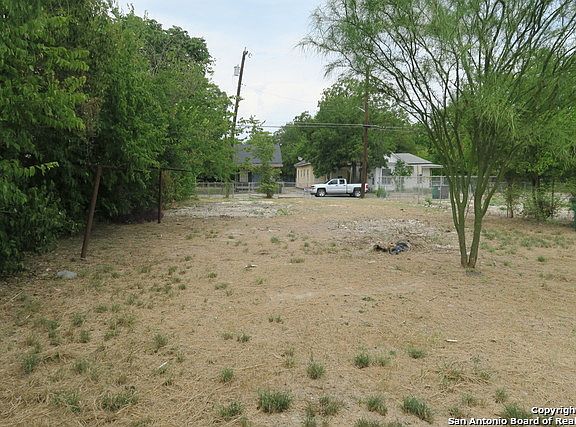 4th image of 214 Rehmann St
