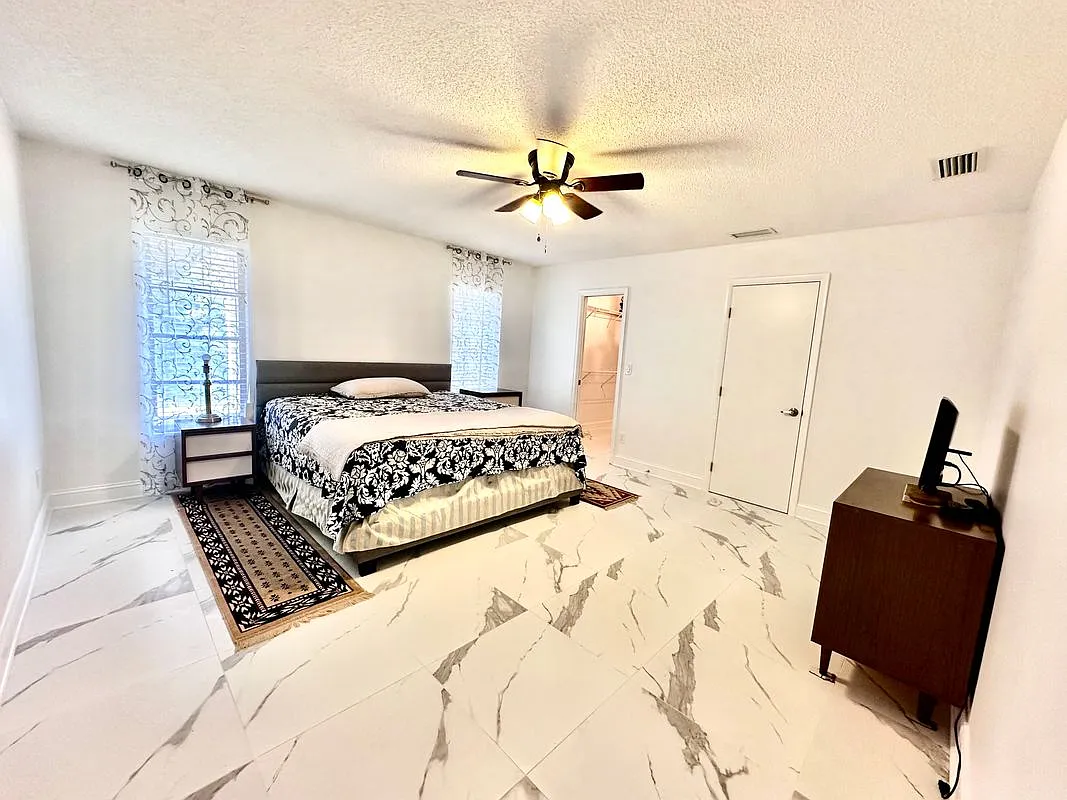 2 bed, 2.0 bath, 2084 sqft, $2,300 — Photo 2