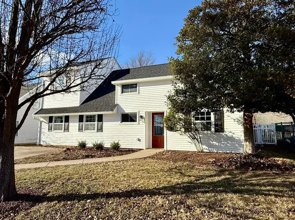 197 Indian Creek Dr, Levittown, PA 19057