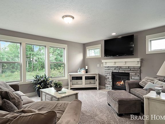 5th image of 3655 Bridgehampton Dr NE
