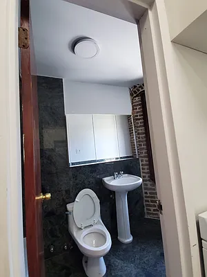 Rented by Sassouni Management | media 9